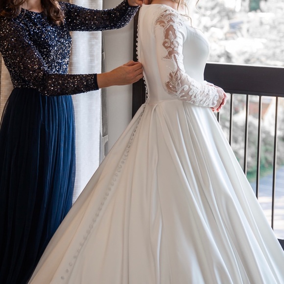 Wedding dress by Christina’s bridal. - Picture 6 of 12